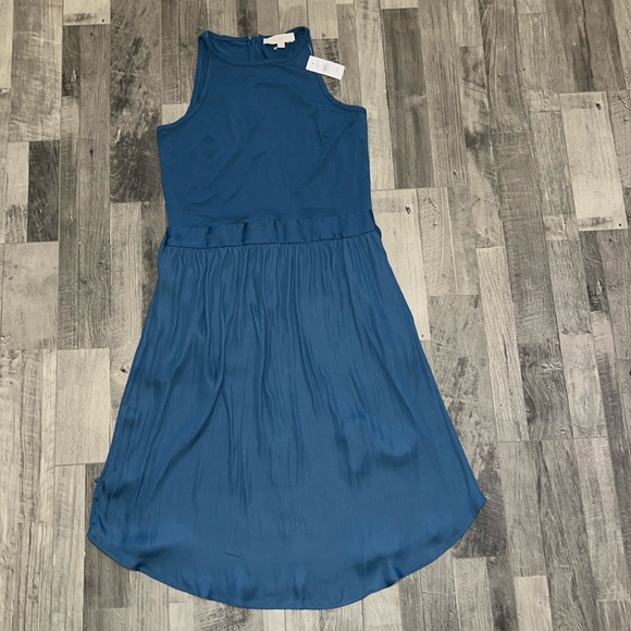 Loft Dress - Picture 1 of 5
